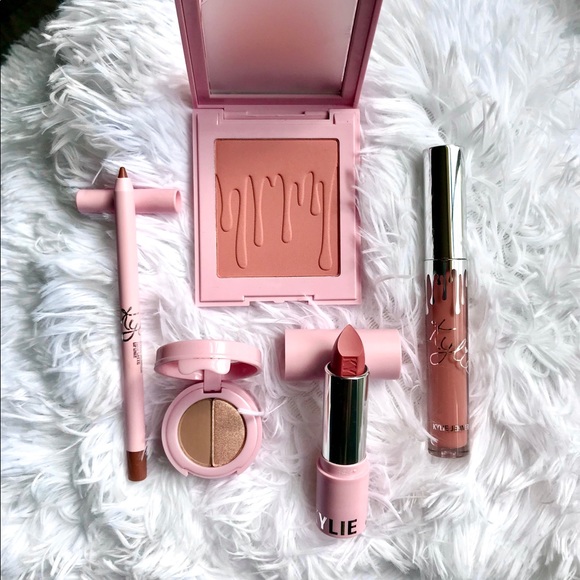 NEW Kylie Cosmetics Holiday Set - Picture 2 of 6